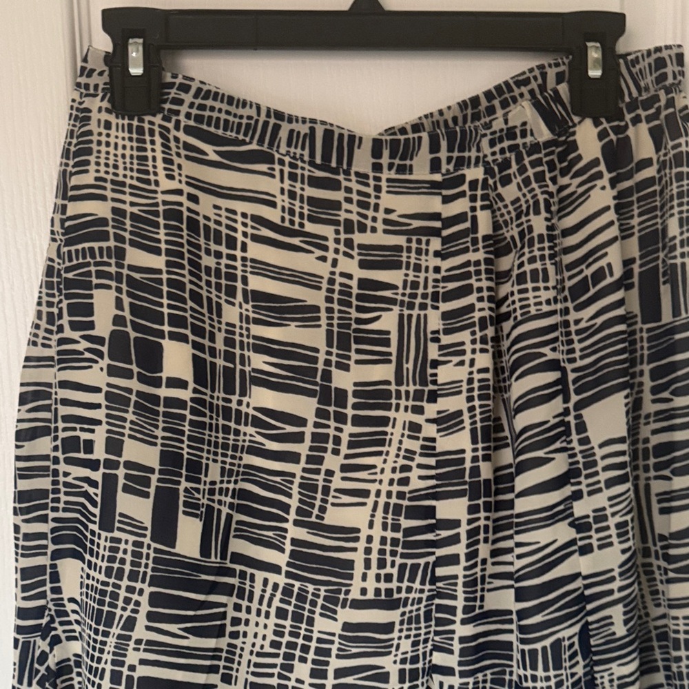 Jaclyn Smith Black and Cream Patterned A-Line Skirt - Picture 4 of 10